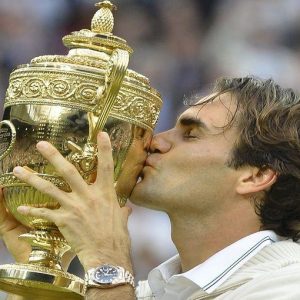 Tennis, Federer riscrive la storia: vince il settimo Wimbledon ed è il n.1 più longevo della storia