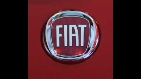 Auto: cala mercato Ue a giugno, crolla Fiat