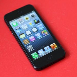 La notte bianca dell’iPhone 5: prezzi e offerte del nuovo melafonino che fa impazzire gli italiani