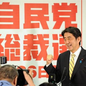 Elezioni Giappone: Abe trionfa, ma affluenza ai minimi
