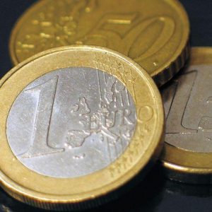 L’euro ai minimi da 11 anni spinge anche la Borsa: ok Yoox, Fca, WdF e Popolari