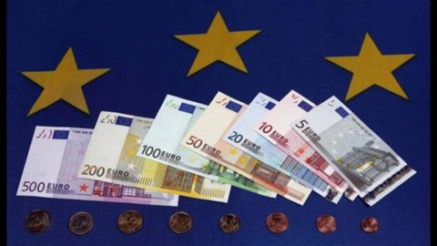 Eurobarometro: è la crisi la priorità per italiani, non l’uscita dall’euro