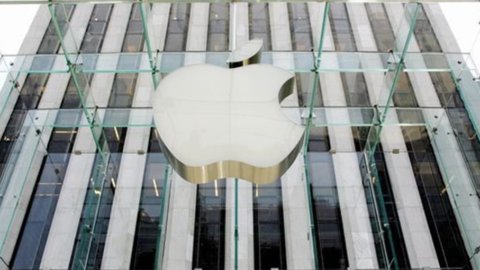 Il finanziere Icahn entra in Apple e fa pressioni per un buyback