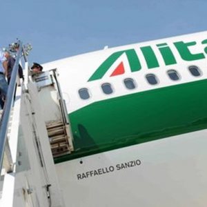 Alitalia: ore decisive, Governo diviso