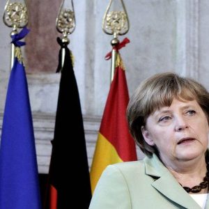 Merkel vola da Obama per discutere su conflitto in Ucraina