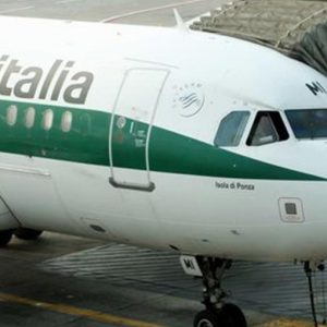 Accordo Alitalia-sindacati: la cassa scende a 1600 unità