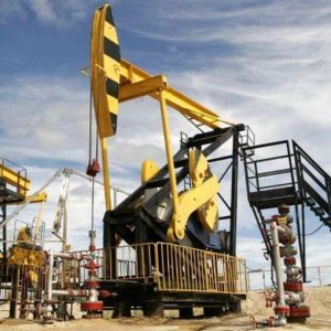 Effetto Libia spinge il petrolio oltre 70 dollari. Domani il Def
