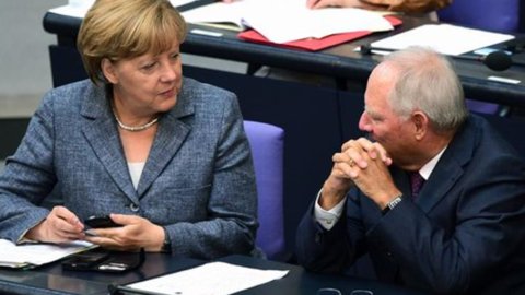 Grecia, il Bundestag approva gli aiuti a larga maggioranza