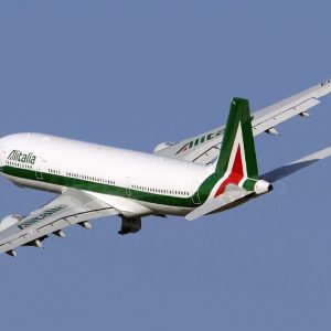 Alitalia torna pubblica: il controllo andrà a Fs e Mef