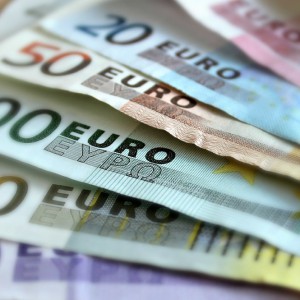 Macron galvanizza i mercati: occhio a euro, Borsa e bond