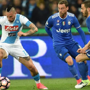 Napoli-Juve, il primo round finisce in parità