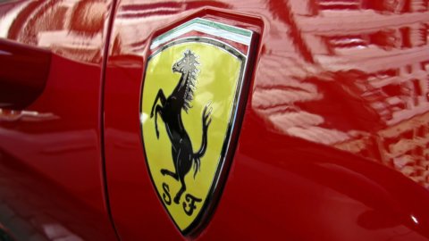 Ferrari: voci su una 4 posti, il titolo scatta
